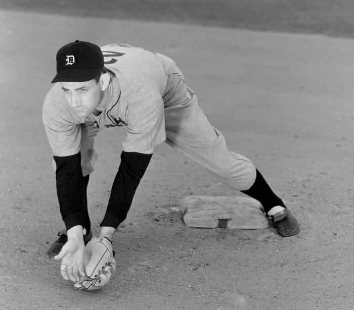 1937: Charlie Gehringer