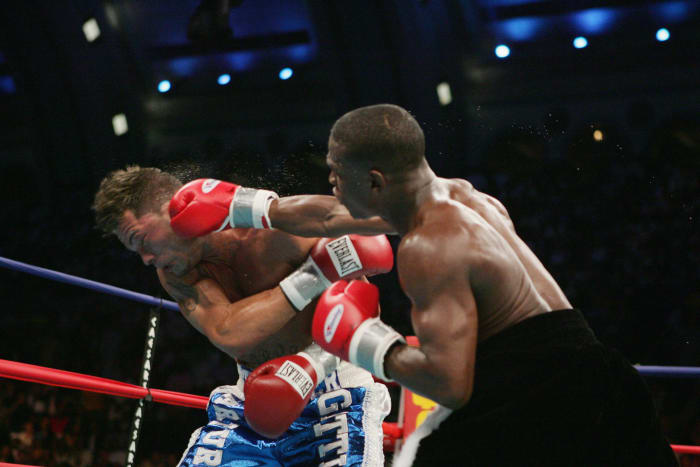 Arturo Gatti vs. Floyd Mayweather Jr.