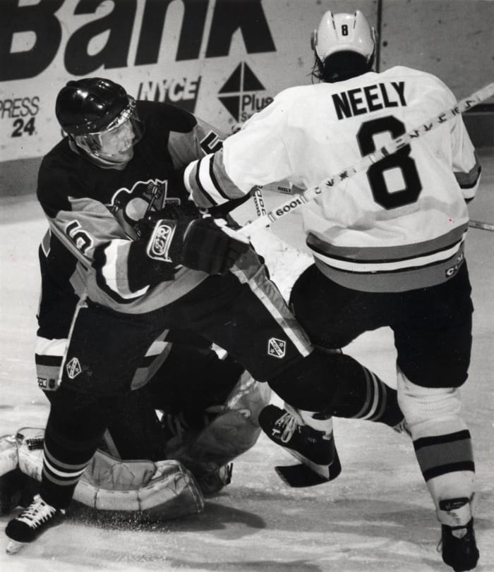 1991: Ulf Samuelsson injures Cam Neely