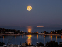 Full moon in Vouliagmeni