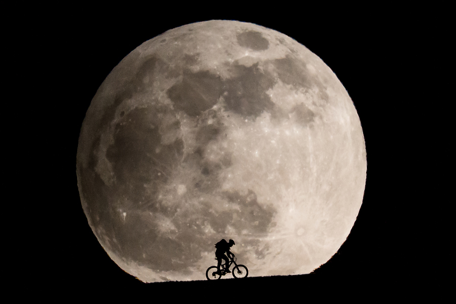 Smashing Full Moon Images