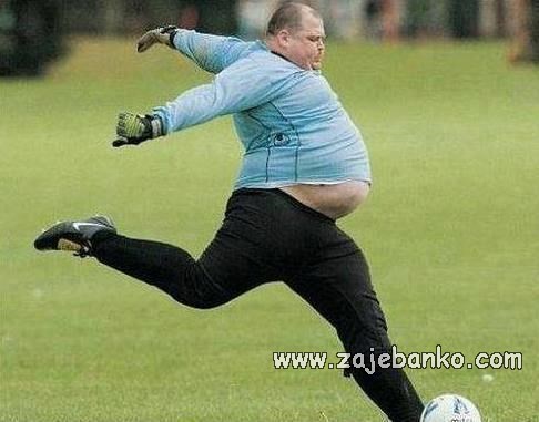 nogometaš sa škembom