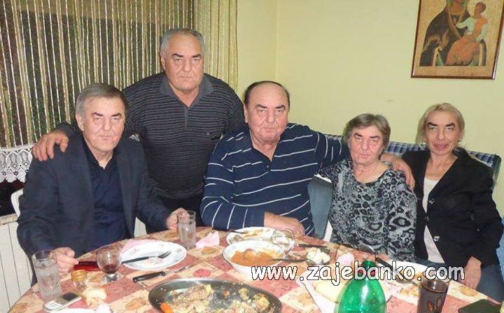 obitelj na okupu smiješna slika