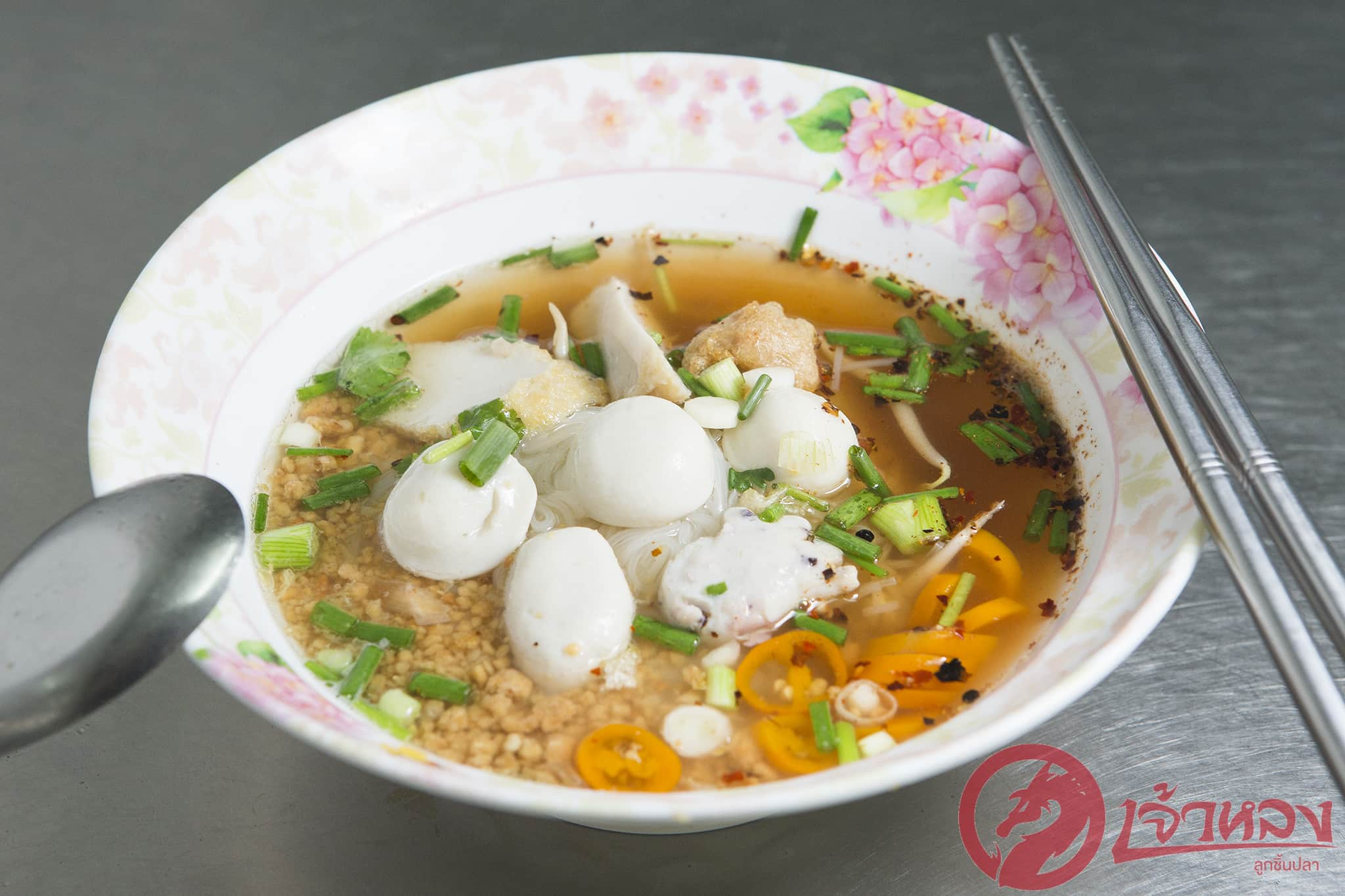 ก๋วยเตี๋ยวลูกชิ้นปลาต้มยำ