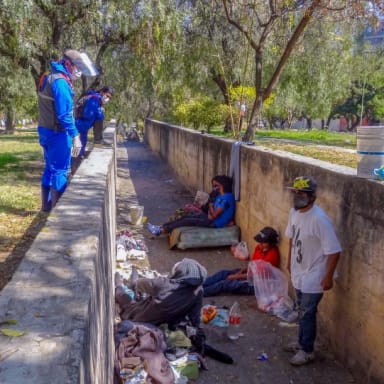 Let's help the "Estrellas en la Calle"