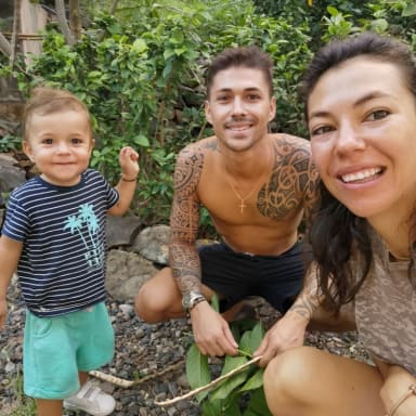 Pour nous réunir contre la maladie. Cédric, Liam et Marion
