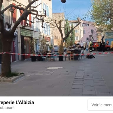 Aidons Oli de l'Albizia à surmonter la mise en peril de sa creperie