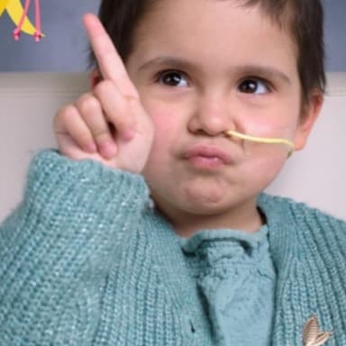 Solidarité pour Lyna : Guérison et Espoir contre le Neuroblastome"