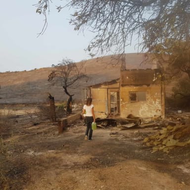 Aidons à reconstruire la maison de Sandrine!