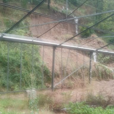 petit agriculteur en détresse suite à des inondations