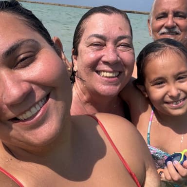 Apoiar a Karol e sua família durante tratamento médico