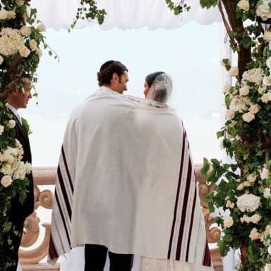 Aidez un jeune soldat à célébrer son mariage