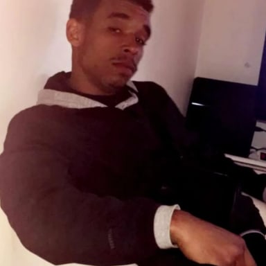 En la mémoire de notre frère, notre ami et connaissance à tous, Nicolas Ascoua