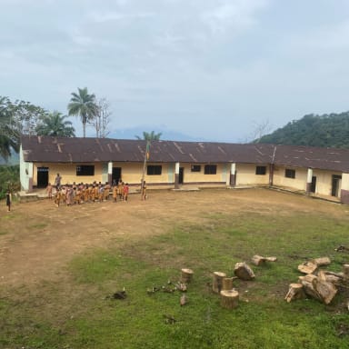 Création d'un centre de loisirs pour les enfants de Komako