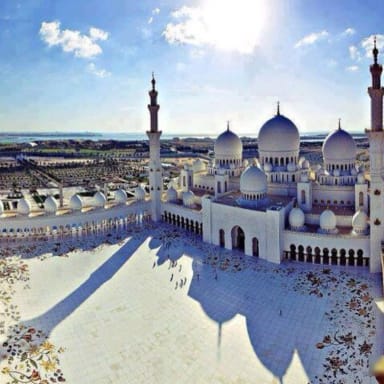 Une mosquée pour illuminer un village oublié