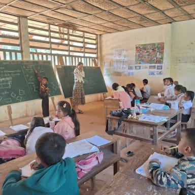 Offrons des toilettes à 70 élèves d’une petite école au Laos