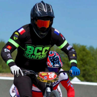 Aider Frédéric à participer aux championnats d'Europe de BMX