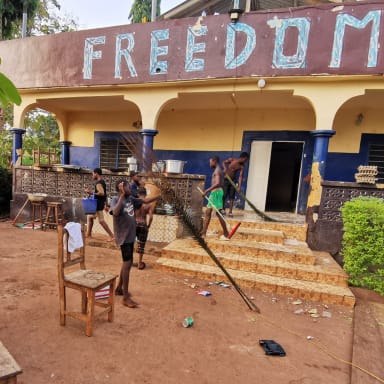 Travaux dans notre orphelinat au Togo