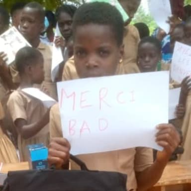 Mets-toi à la place d'un enfant sans cahier, sans avenir