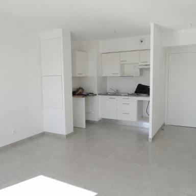 Aidez mon ami a meubler son appartement !