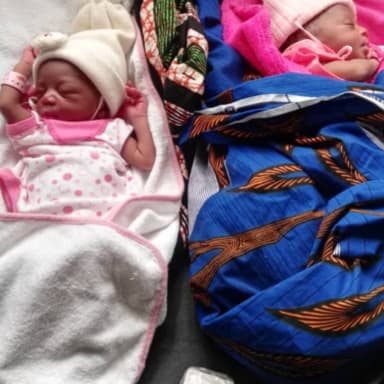 NAISSANCE ET SOINS DE MES JUMELLES
