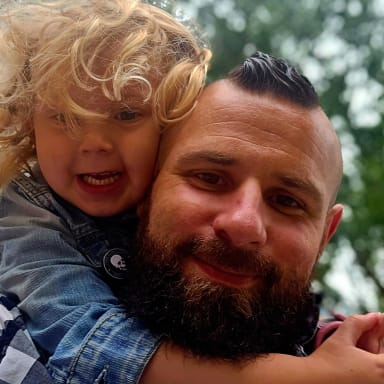 Demande d'aide d'un père seul avec une petite fille pour  voiture