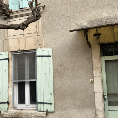 De l’espoir face aux termites : un toit pour nos enfants