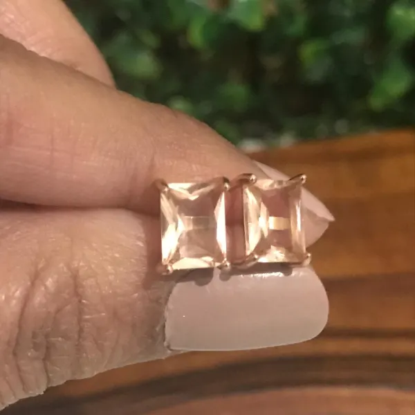 Brinco cristal morganita quadradinho, ouro rose 10mm