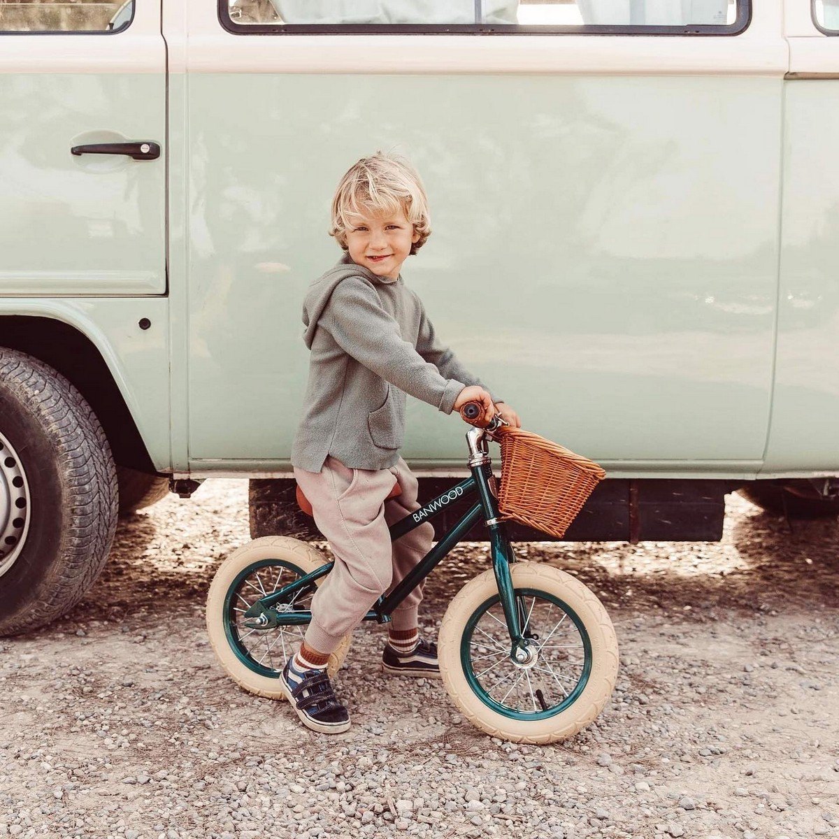 Discover the benefits of balance bikes for young children, including physical development, cognitive skills, safety, and confidence-building. Prepare your child for riding a regular bike with a balance bike.