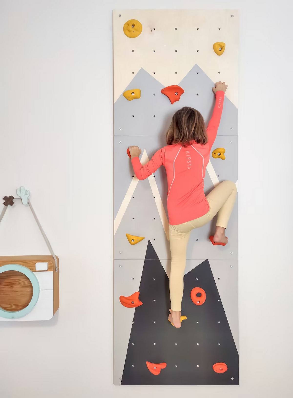 Discover the numerous physical, mental, and emotional benefits of climbing walls for children. Read on to learn about the skills kids can develop, how to incorporate climbing into their routines, and more.