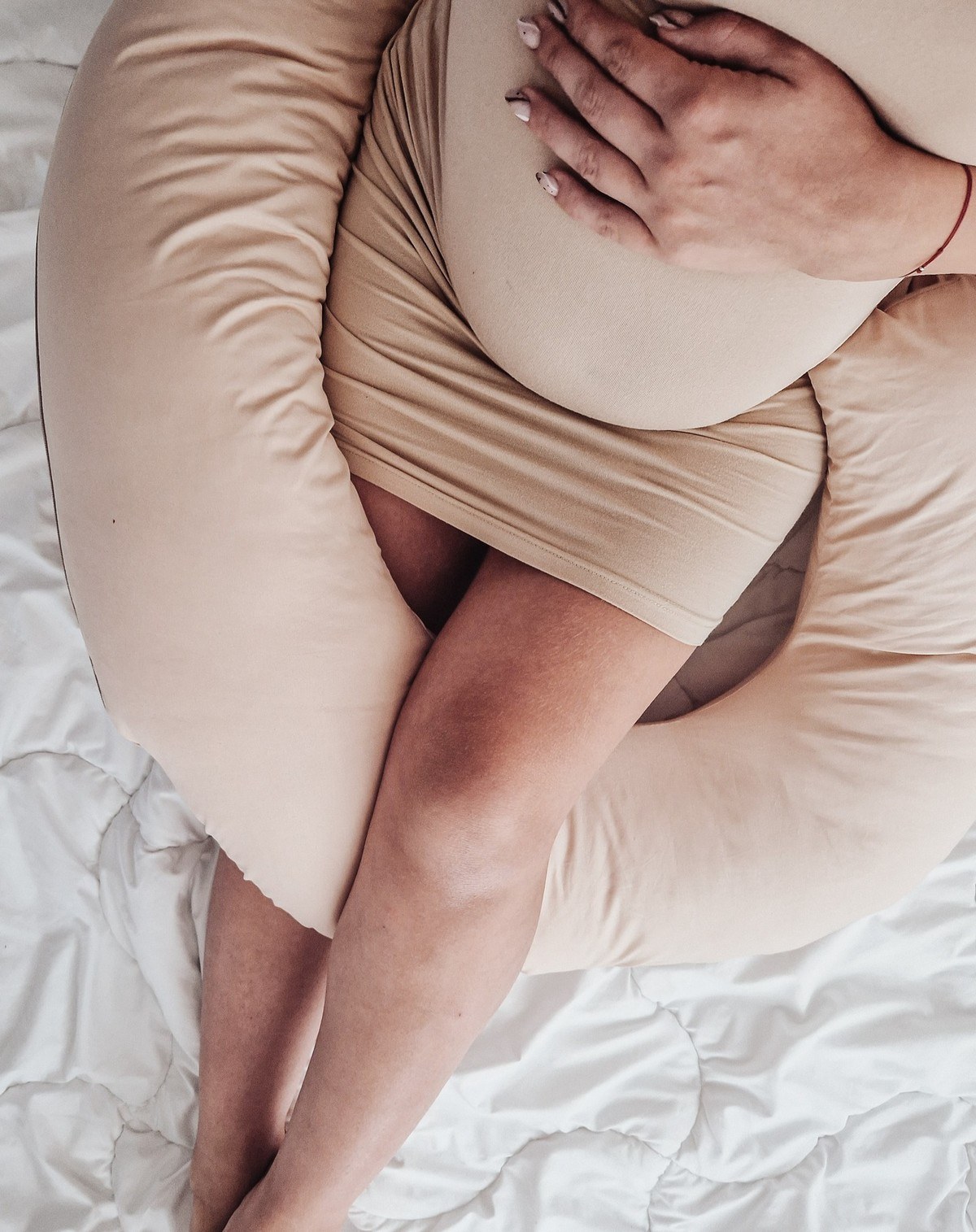 Learn about the benefits of using a pregnancy pillow and when to start using one during pregnancy. Find out how a pregnancy pillow can provide support, alleviate discomfort, and improve sleep quality throughout the different stages of pregnancy.