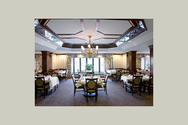 Seasons Courtyard CourtyardDining2