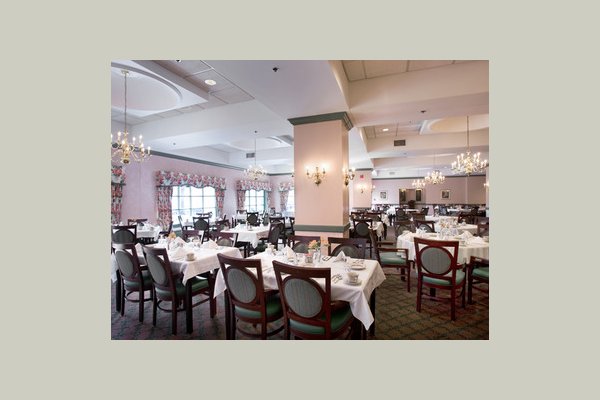 Seasons Courtyard dining