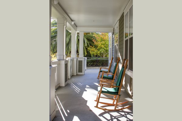 Sunrise of Belmont 63210_SunriseofBelmont_Belmont_CA_ExteriorPorch