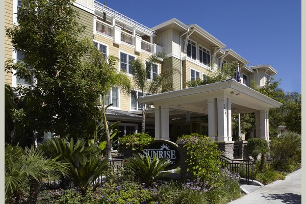 Sunrise of Woodland Hills 63124_SunriseofWoodlandHills_WoodlandHills_CA_Exterior3Small