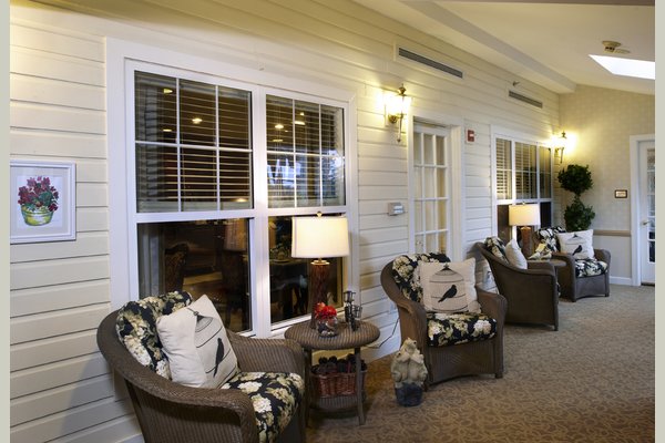 Sunrise of Cohasset 63184_SunriseofCohasset_Cohasset_MA_ExteriorPorch