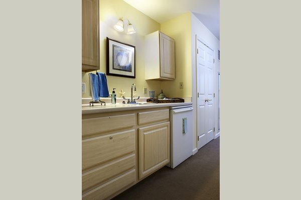 Sunrise of Cohasset 63184_SunriseofCohasset_Cohasset_MA_AptKitchen