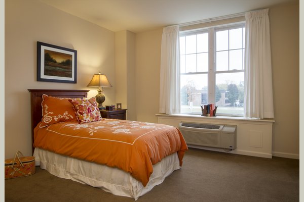 Sunrise Assisted Living of Bloomfield Hills 63329_SunriseofBloomfieldHills_BloomfieldHills_MI_AptBed