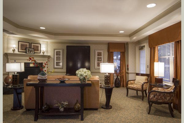 Sunrise Assisted Living of Bloomfield Hills 63329_SunriseofBloomfieldHills_BloomfieldHills_MI_Sitting2