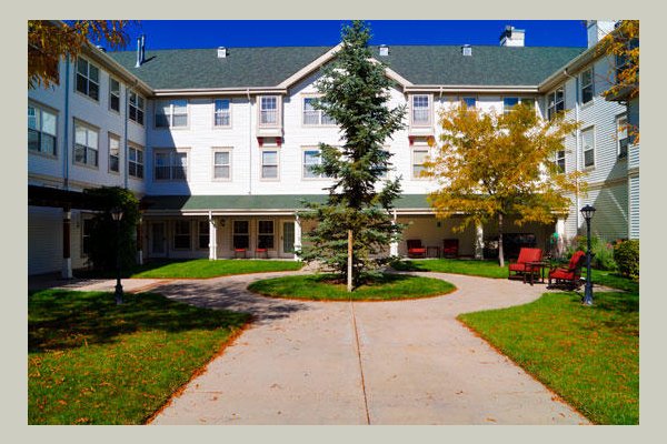 Emeritus at Roslyn WVLRF8_still_AL-ccy_1