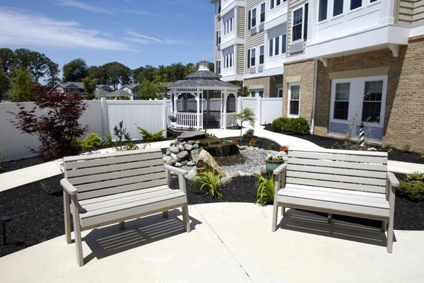 Brandywine Senior Living at Fenwick Island Fenwick%20Courtyard_800x533