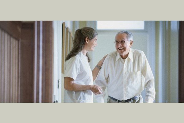 La Mesa Healthcare Center thumb_activities-20-care-with-man