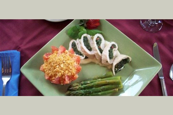 Tiffany Court thumb_dining-i-chicken-roll