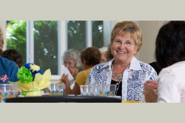 Morningside in the West End thumb_activities-09-woman-at-table