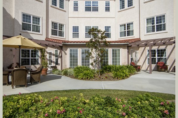 Sunrise At La Costa 63159_SunriseatLaCosta_Carlsbad_CA_ExteriorPorch