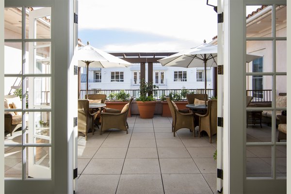 Sunrise of Beverly Hills 63000_SunriseofBeverlyHills_BeverlyHills_CA_ExteriorPorch