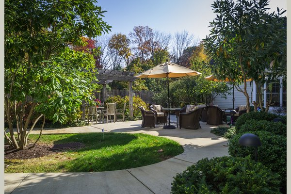 Sunrise Assisted Living of Wilmington 63120_SunriseofWilmington_Wilmington_DE_Garden2