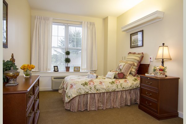 Sunrise of Lenexa 63236_SunriseofLenexa_Lenexa_KS_AptBedsmall