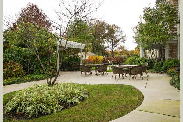 Sunrise Senior Living of Dresher 63237_SunriseofDresher_Dresher_PA_Garden