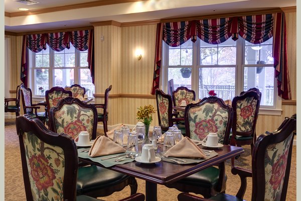 Sunrise Senior Living of Newtown Square 63122_SunriseofNewtownSquare_NewtownSquare_PA_Dining